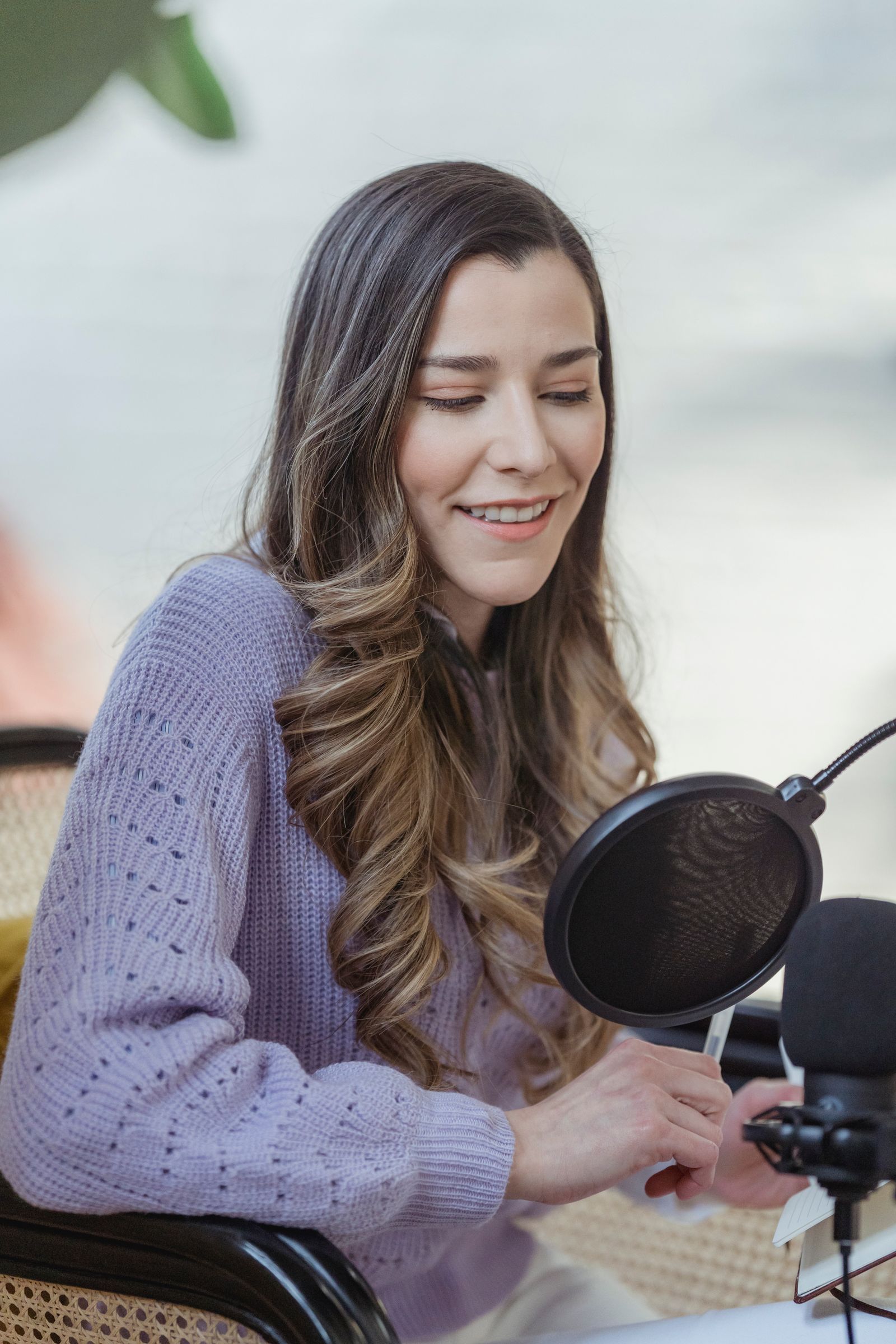 Bancada de conferência de equipamentos audiovisuais antes da retirada